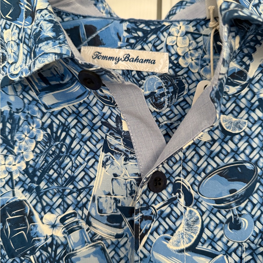 Tommy Bahama Blue and White Casual Shirt island mixer size medium NWT - Picture 3 of 6